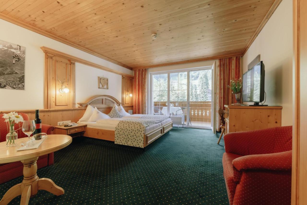 סילברטל Hotel Hirschen מראה חיצוני תמונה
